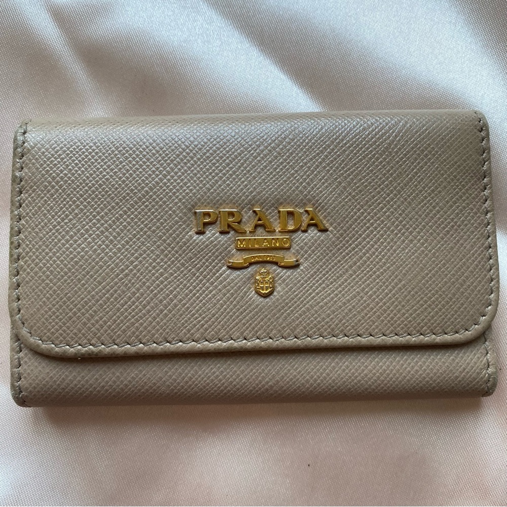PRADA Voyager Italian Saffiano Leather Metal 6 Key Holder Ivory - Picture 2 of 6